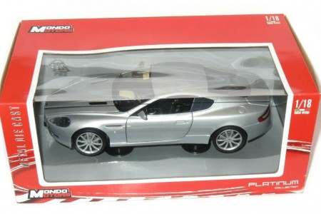 ASTON MARTIN DB9 Coupe 2004 Silver - MondoMotors Escala 1:18 (50043S)