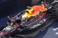 RED BULL RB18 Campeon del Mundo Ganador GP Arabia Saudi 2022 Max Verstappen - Minichamps Escala 1:43 (417220101)