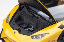 LAMBORGHINI Huracan Liberty Walk LB Silhouette Works GT 2018 - AutoArt Scale 1:18 (79127)