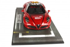 ALFA ROMEO 4C Safety Car WTCC 2014 - Con Vitrina - BBR Escala 1:18 (BOL28)