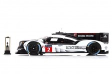 PORSCHE 919 Hybrid Winner 24h LeMans 2016 Dumas / Neel / Lieb - With Showcase - Spark Scale 1:18 (18LM16)