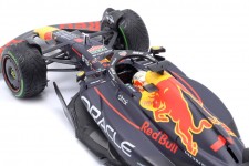 RED BULL RB18 Campeon del Mundo Ganador GP Japan 2022 Max Verstappen - Minichamps Escala 1:18 (110221801)