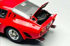 FERRARI 250 GTO RHD 2nd 1.000Km Paris 1962 Surtees / Parkes - CMC Scale 1:18 (M-249)