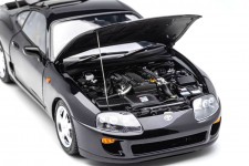 TOYOTA Supra MKIV (A80) 1993 Black - Con Elevador - LCD Escala 1:18 (LCD18020-BL)
