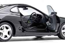 TOYOTA Supra MKIV (A80) 1993 Black - Con Elevador - LCD Escala 1:18 (LCD18020-BL)