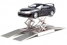 TOYOTA Supra MKIV (A80) 1993 Black - Con Elevador - LCD Escala 1:18 (LCD18020-BL)