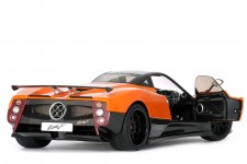 PAGANI Zonda F 2005 St. Tropez Orange - Almost Real Scale 1:18 (ALM854901)
