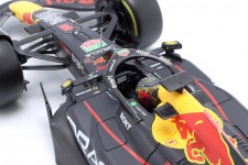 RED BULL RB19 Campeon del Mundo Ganador GP Abu Dhabi 2023 M. Verstappen - Bburago Escala 1:18 (18003VA)