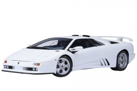 LAMBORGHINI Diablo SE30 Jota 1995 Impact White - AutoArt Escala 1:18 (79145)