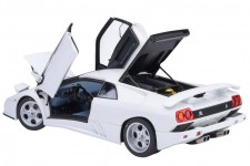 LAMBORGHINI Diablo SE30 Jota 1995 Impact White - AutoArt Scale 1:18 (79145)