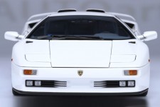 LAMBORGHINI Diablo SE30 Jota 1995 Impact White - AutoArt Scale 1:18 (79145)