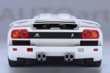 LAMBORGHINI Diablo SE30 Jota 1995 Impact White - AutoArt Scale 1:18 (79145)