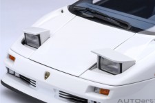 LAMBORGHINI Diablo SE30 Jota 1995 Impact White - AutoArt Scale 1:18 (79145)