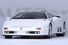 LAMBORGHINI Diablo SE30 Jota 1995 Impact White - AutoArt Scale 1:18 (79145)