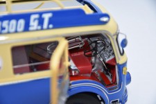 FIAT 642 RN2 Bartoletti Maserati Race Car Transporter 1957 - CMC Escala 1:18 (M-097)