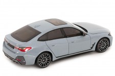 BMW i4 M50 (G26) 2022 Grey Metallic - Minichamps Escala 1:18 (110023010)