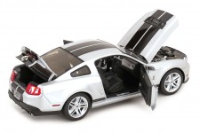 SHELBY Cobra GT500 2011 Silver / Black - Greenlight Scale 1:18 (13673)