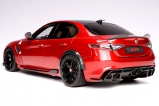 ALFA ROMEO Giulia GTA 2021 Red Metallic - Motorhelix Escala 1:18 (M89001)