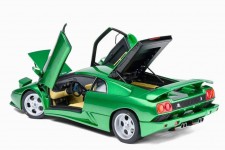 LAMBORGHINI Diablo SE30 Anniversary Edition 1994 Green Metallic - AutoArt Scale 1:18 (79150) 