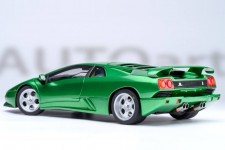 LAMBORGHINI Diablo SE30 Anniversary Edition 1994 Green Metallic - AutoArt Scale 1:18 (79150) 