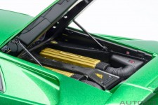 LAMBORGHINI Diablo SE30 Anniversary Edition 1994 Green Metallic - AutoArt Scale 1:18 (79150) 