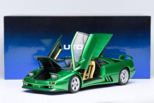 LAMBORGHINI Diablo SE30 Anniversary Edition 1994 Green Metallic - AutoArt Scale 1:18 (79150) 