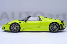 PORSCHE 918 Spyder Weissach Package 2013 Acid Green - AutoArt Escala 1:18 (77921)