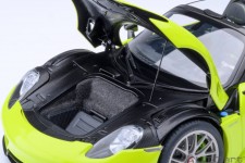PORSCHE 918 Spyder Weissach Package 2013 Acid Green - AutoArt Escala 1:18 (77921)