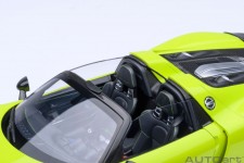 PORSCHE 918 Spyder Weissach Package 2013 Acid Green - AutoArt Escala 1:18 (77921)