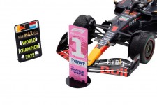 RED BULL RB18 Campeon del Mundo Ganador GP Japan 2022 Max Verstappen - Spark Escala 1:12 (12s034)
