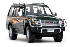 MITSUBISHI Pajero 3.5 V6 1998 Green - SunStar Escala 1:18 (1225)
