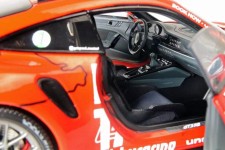 PORSCHE 911 (992) GT3 RS GetSpeed Race Taxi 2024 Red - Minichamps Escala 1:18 (110062040)