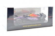 RED BULL RB19 Campeon del Mundo Ganador GP Las Vegas 2023 M. Verstappen - Spark Escala 1:64 (Y356)