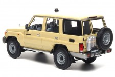 TOYOTA Land Cruiser 76 2017 Cream - Almost Real Scale 1:18 (ALM870102)