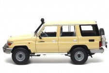 TOYOTA Land Cruiser 76 2017 Cream - Almost Real Scale 1:18 (ALM870102)