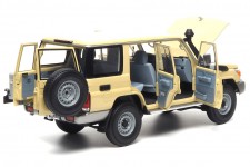 TOYOTA Land Cruiser 76 2017 Cream - Almost Real Scale 1:18 (ALM870102)
