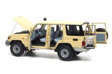 TOYOTA Land Cruiser 76 2017 Cream - Almost Real Scale 1:18 (ALM870102)