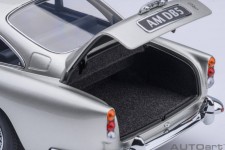 ASTON MARTIN DB5 1964 Silver - AutoArt Scale 1:18 (70287)
