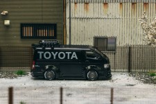 TOYOTA Hiace Widebody - Tarmac Works Escala 1:64 (T64-038-TO)