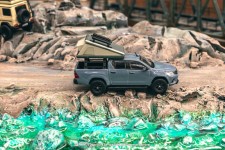 TOYOTA Hilux Camping Tent Grey - Tarmac Works Escala 1:64 (T64R-041-CAMP)