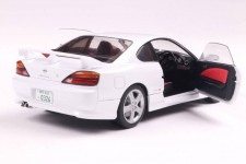 NISSAN Silvia S15 Spec-R Aero 1999 White - Solido Escala 1:18 (S1812201)