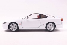 NISSAN Silvia S15 Spec-R Aero 1999 White - Solido Escala 1:18 (S1812201)