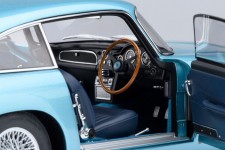 ASTON MARTIN DB5 1963 Caribbean Pearl Blue - AutoArt Scale 1:18 (70288)