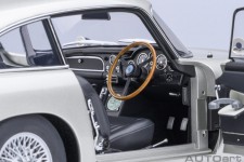 ASTON MARTIN DB5 1964 007 James Bond Goldfinger - AutoArt Scale 1:18 (70296)