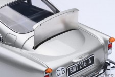 ASTON MARTIN DB5 1964 007 James Bond Goldfinger - AutoArt Scale 1:18 (70296)