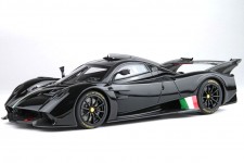 PAGANI Huayra R 2021 Gloss Black - Con Vitrina - BBR Escala 1:18 (P18218A-V)