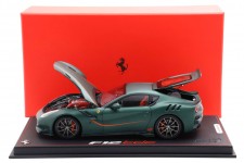 FERRARI F12 TDF 2016 Matt Green One-Off Tailor Made - Con Vitrina - BBR Escala 1:18 (BBR182105ST-25-V)