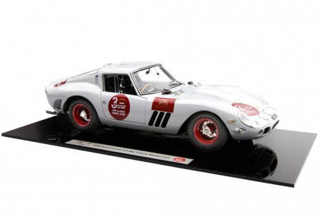 FERRARI 250 GTO 1962 Gris - 30 Aniversario CMC Firmado CEO Mrs. Jia - CMC Escala 1:18 (M-288)