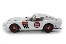 FERRARI 250 GTO 30 Aniversario CMC Firmado CEO Mrs. Jia - CMC Escala 1:18 (M-288)