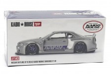 NISSAN Skyline GT-R (R34) Kaido Works Shinjuku V1 - Kaido House Escala 1:64 (KHMG143)